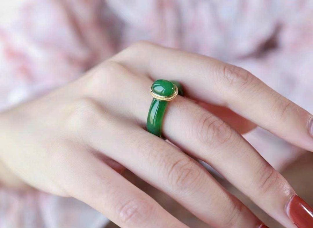 Nhẫn ngọc bích bọc vàng 