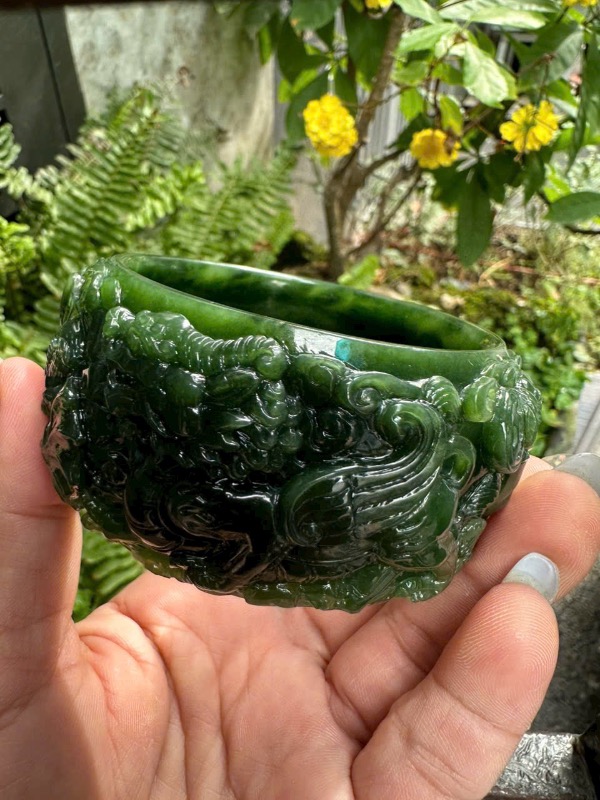 Vòng tay ngọc bích 4cm 