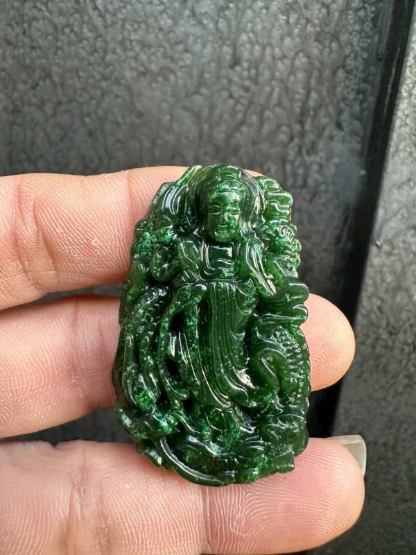 Mặt dây chuyền ngọc bích