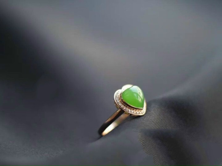 Nhẫn Ngọc Bích Trái Tim 